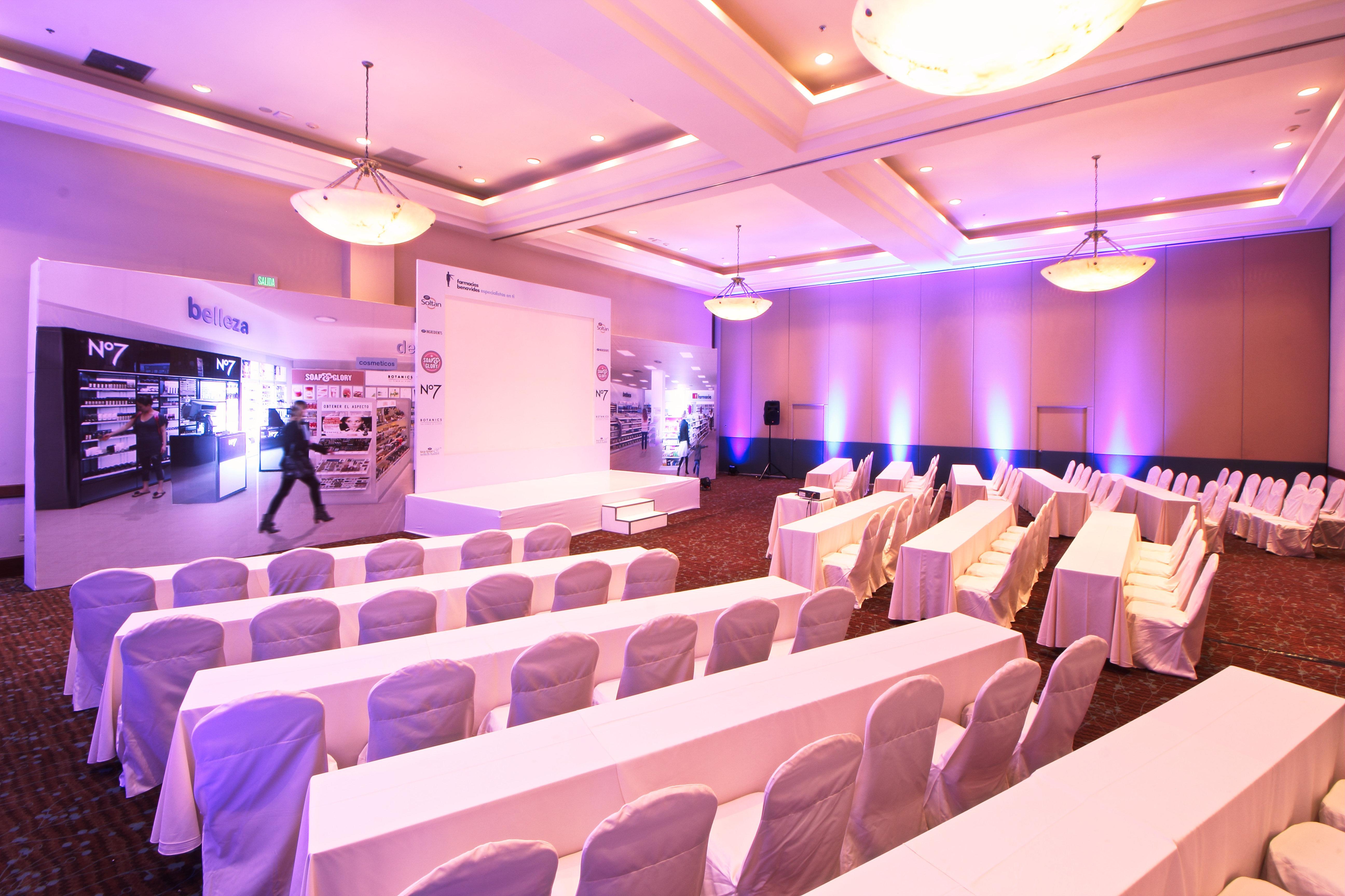 Holiday Inn Monterrey Valle By Ihg San Pedro Garza Garcia Dış mekan fotoğraf